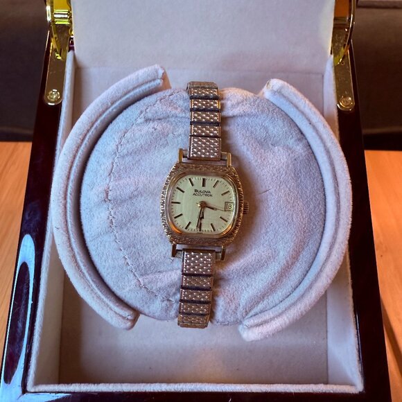 Vintage Bulova Accutron 10k Gold-Plated Ladies\' Watch, 23mm - Not Running main image 5